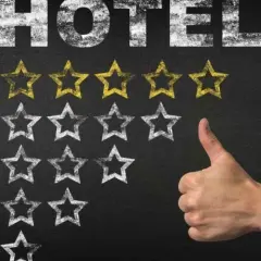 Za co hotel dostaje gwiazdki? Odkryj tajemnice ocen hotelowych