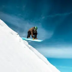Jaki snowboard dla średniozaawansowanych – uniknij błędów przy wyborze
