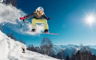 Jaką kurtkę na snowboard wybrać, aby uniknąć zimna i wilgoci?