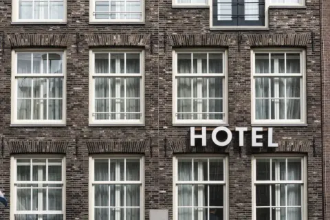 Ile kosztuje budowa hotelu? Odkryj ukryte koszty i czynniki wpływające
