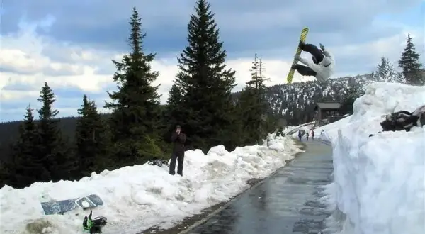 Gdzie na snowboard w Czechach? Odkryj najlepsze stoki i ośrodki