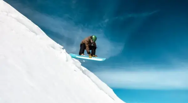 Jaki snowboard dla średniozaawansowanych – uniknij błędów przy wyborze