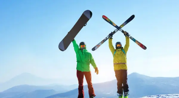 Narty czy snowboard: które z tych sportów są bardziej kontuzyjne?
