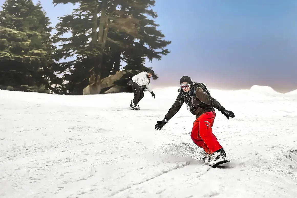 Jak się jeździć na snowboardzie? Kluczowe techniki dla początkujących