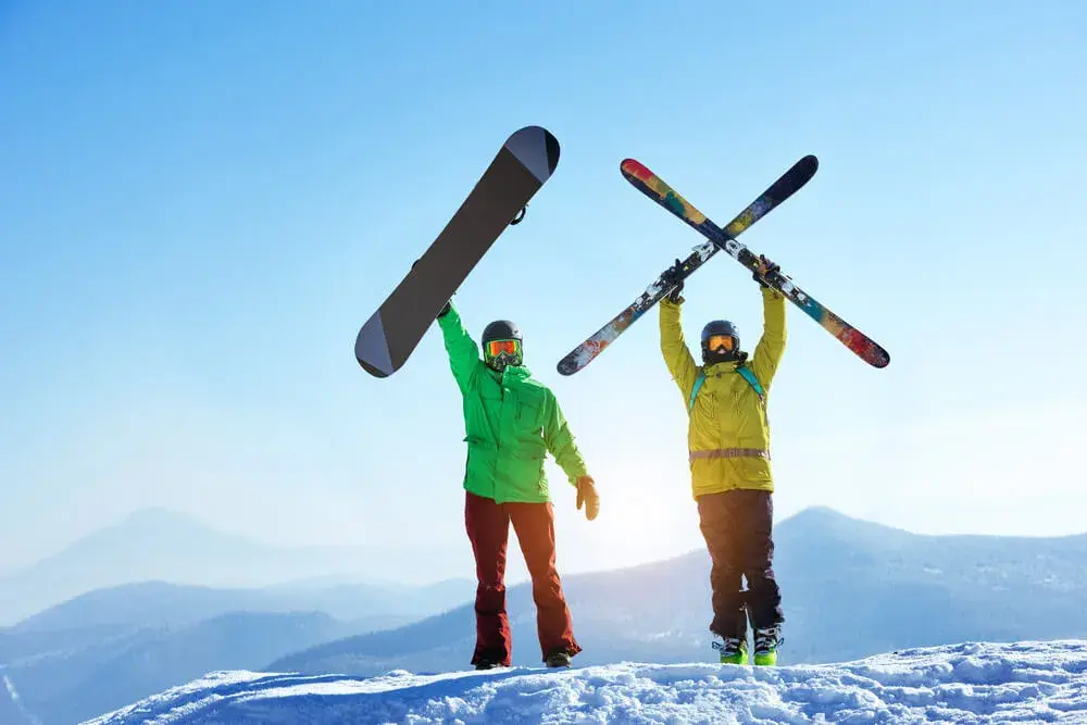 Narty czy snowboard: które z tych sportów są bardziej kontuzyjne?