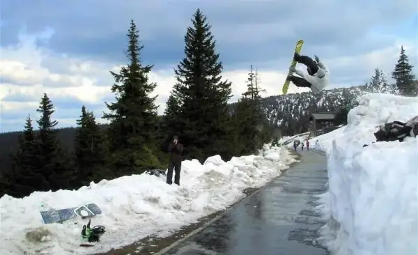Gdzie na snowboard w Czechach? Odkryj najlepsze stoki i ośrodki