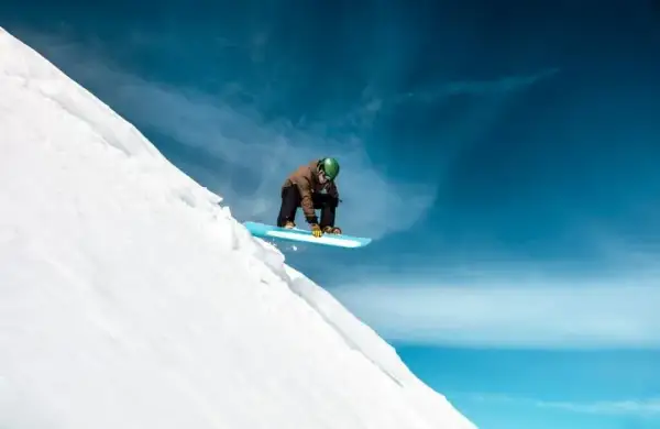 Jaki snowboard dla średniozaawansowanych – uniknij błędów przy wyborze